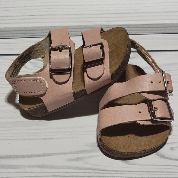 0-3M Old Navy, NWOT, cream beige sandals. - Picture 2 of 6